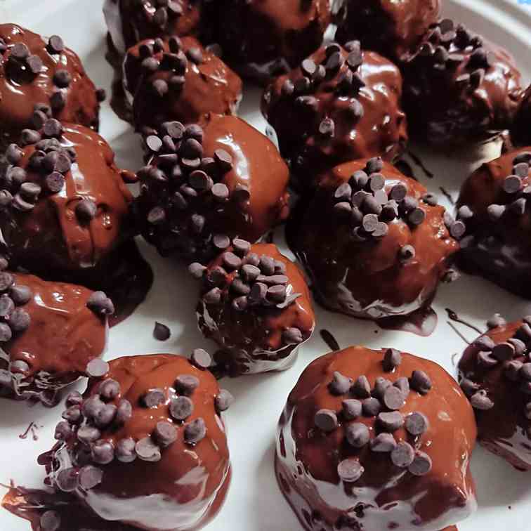 Allergy Friendly Choc Chip Brownie Bombs