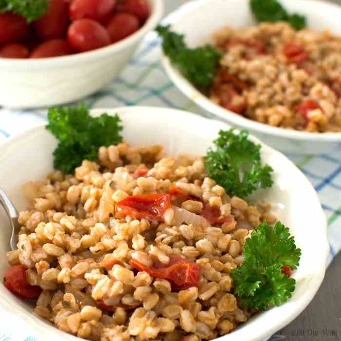 Easy One-Pan Italian Farro with Tomatoes