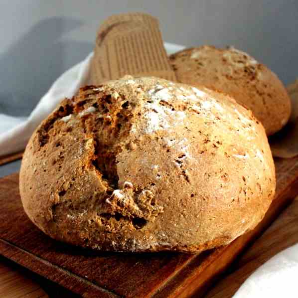 Rye-Wholewheat Bread w Yogurt