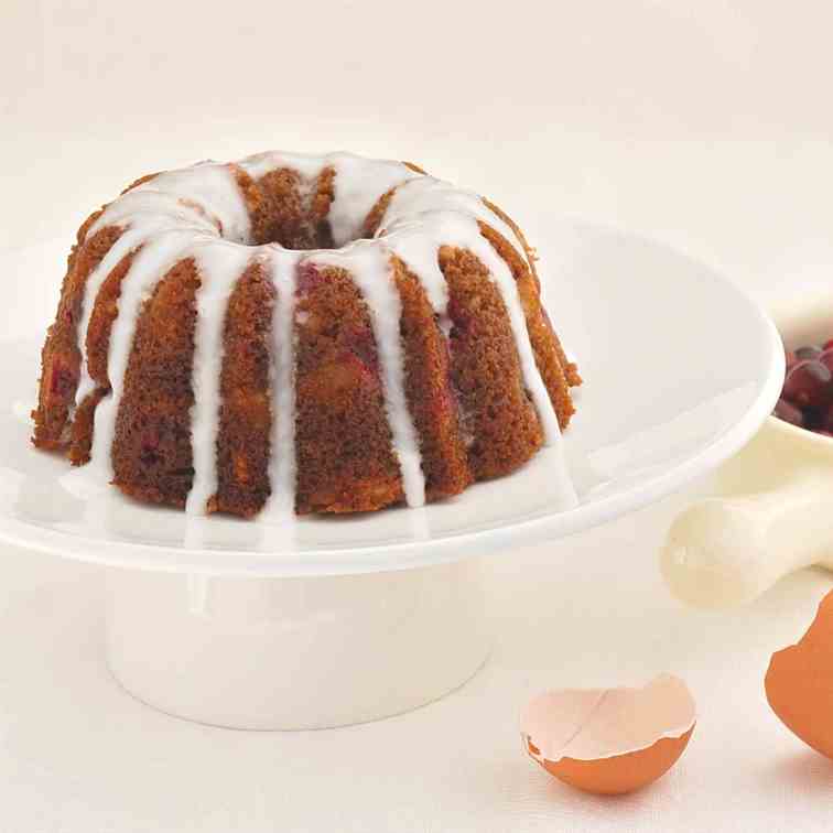 Bundt cake of cranberries and almonds