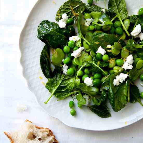 Salad with broad beans, peas and mint