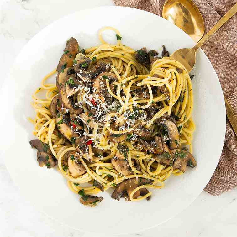 15 minute garlic mushroom pasta