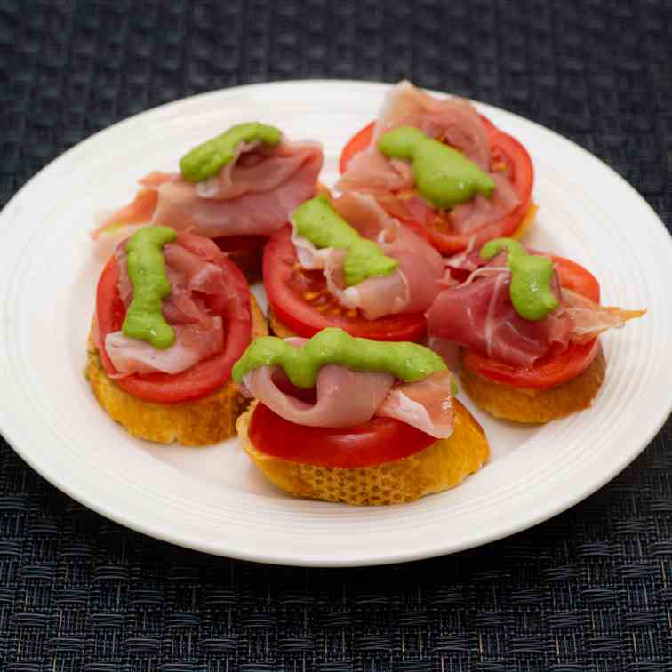 Basil-Pea Crostini with Prosciutto