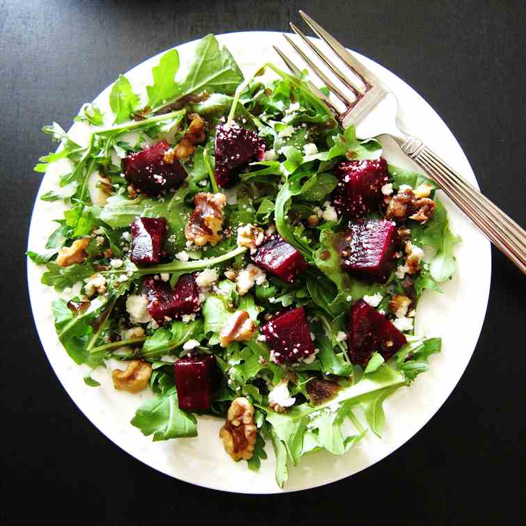 Beet Salad With Arugula, Goat Cheese