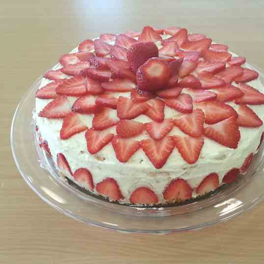 Strawberry torte cake