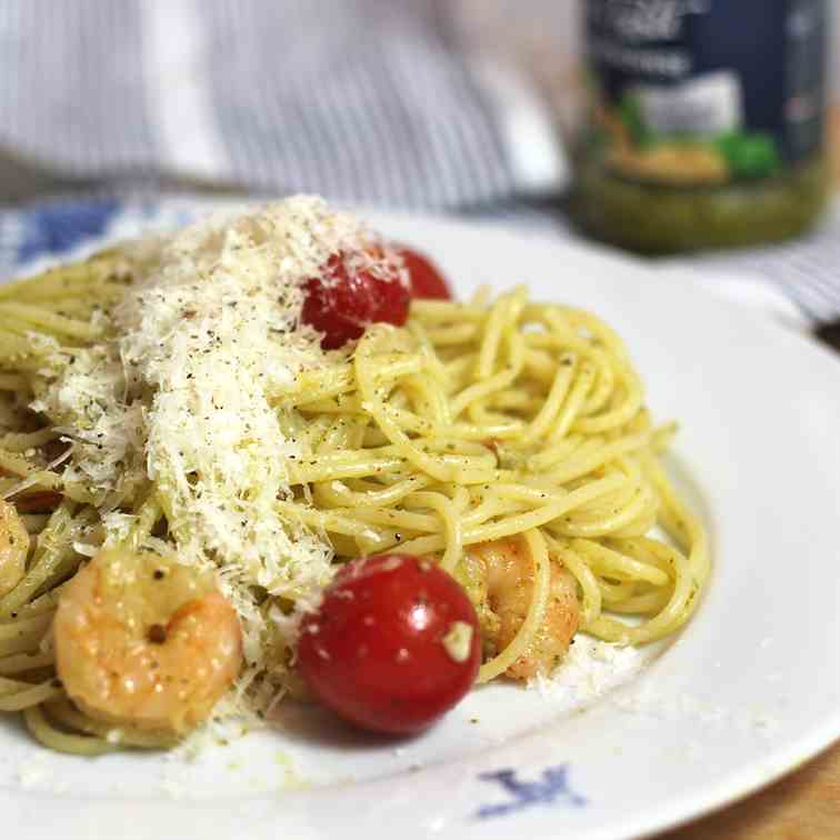 Spaghetti with Tomato Shrimp Pesto