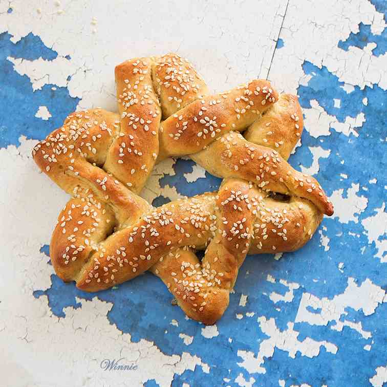 Magen-David shaped Roll