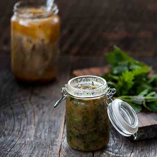 Honey and nettles syrup