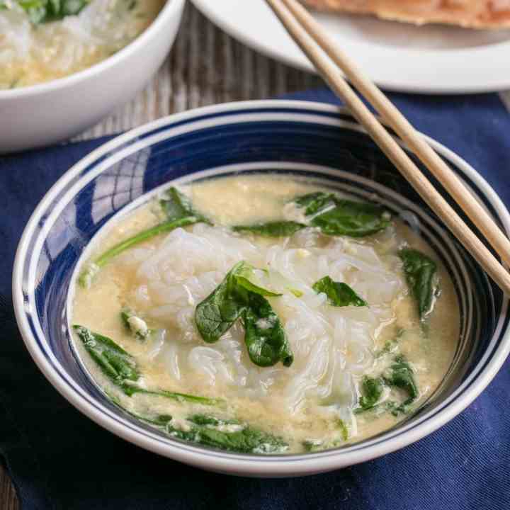 Spinach Egg Miracle Noodle Soup