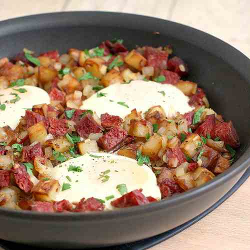 Baked Eggs with Corned Beef Hash