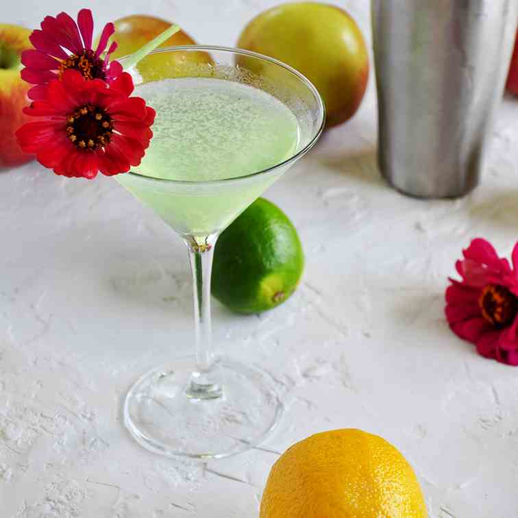 Easy Appletini Cocktail Recipe