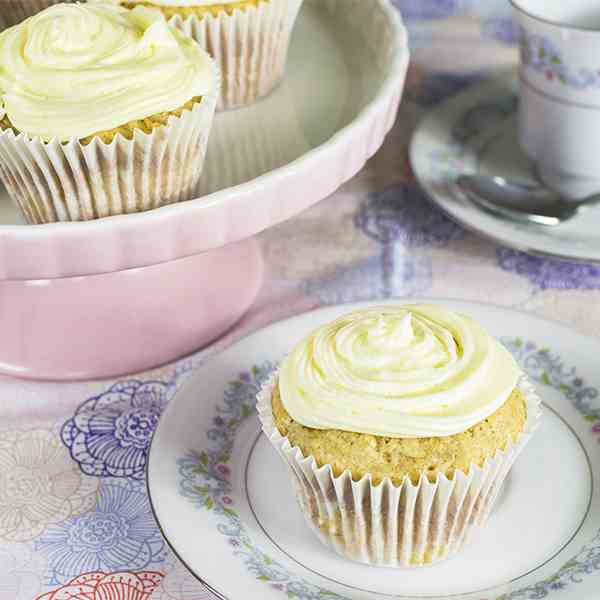 Banana Cupcakes with Cream Cheese Frosting