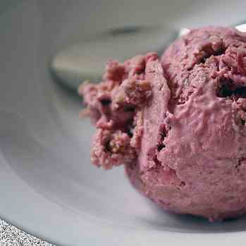 Rhubarb Crumble Ice Cream