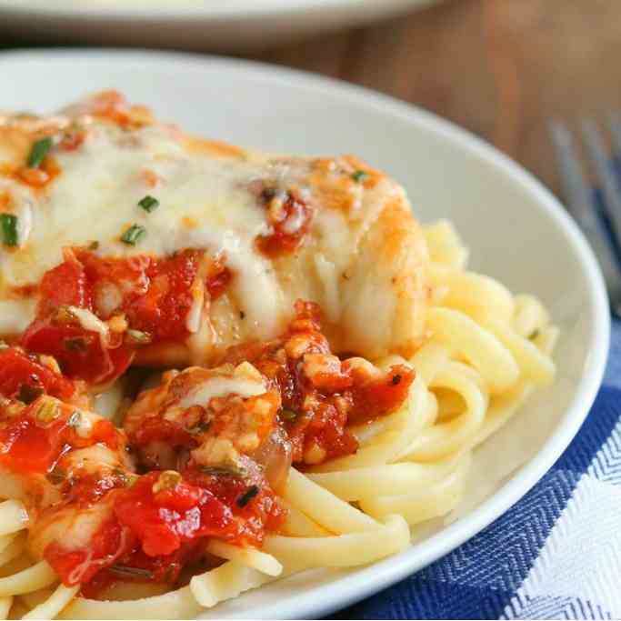 Italian Style Chicken Mozzarella Skillet