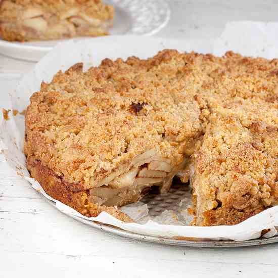 Healthy apple crumble pie