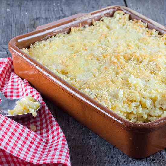 Oven-baked macaroni and cheese