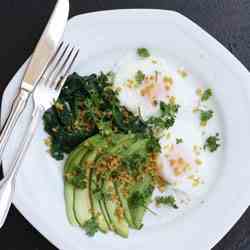 Eggs with avocado, spinach & crispy quinoa