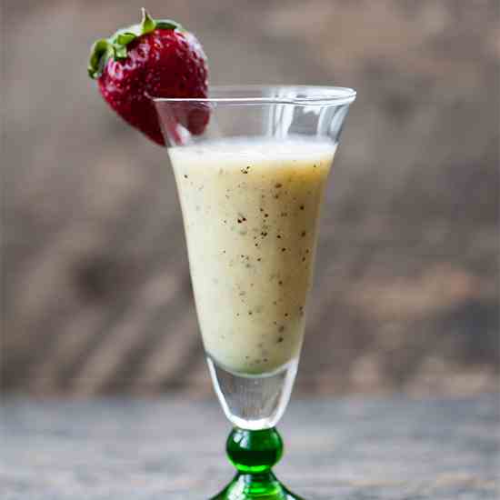 Kiwi and banana smoothie