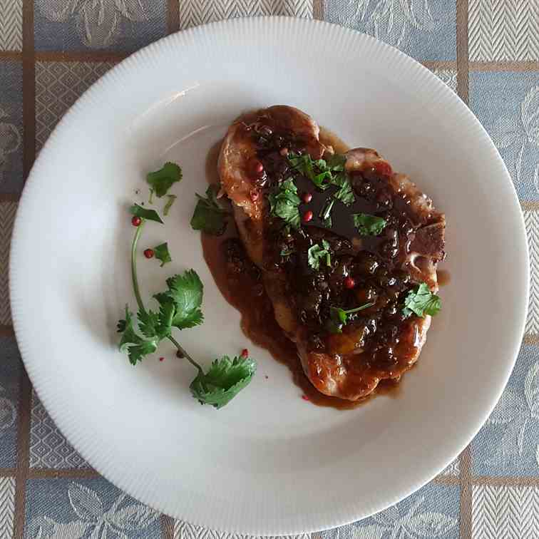 Peppered Pork Chops w-Peach-Vinegar Glaze