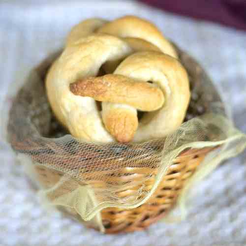 Soft Mini Pretzels with Mustard