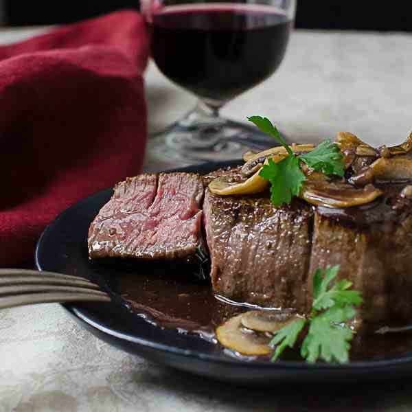 Pan Seared Filet Mignon Bordelaise