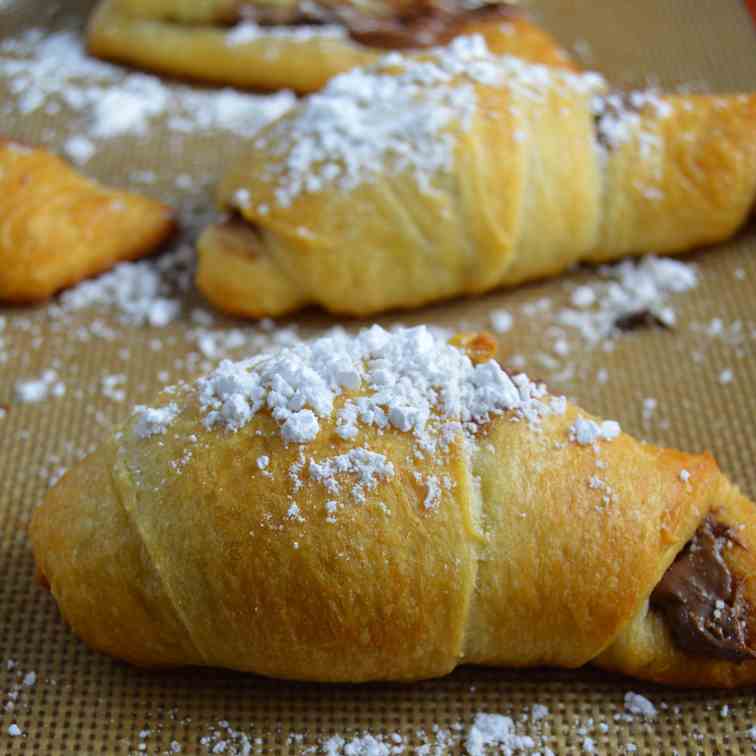 Easy Nutella Crescent Rolls