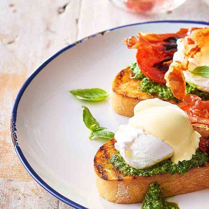 Roma Eggs Benedict