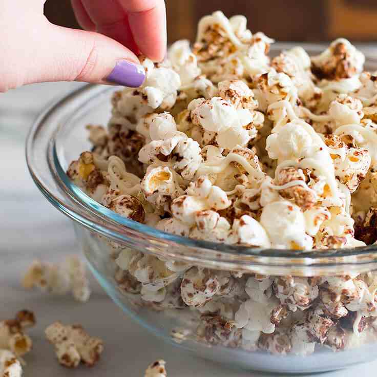 Easy Cinnamon Bun Popcorn