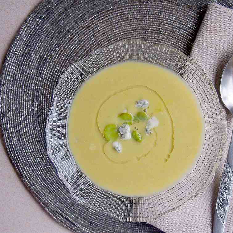 Easy broad bean and gorgonzola soup