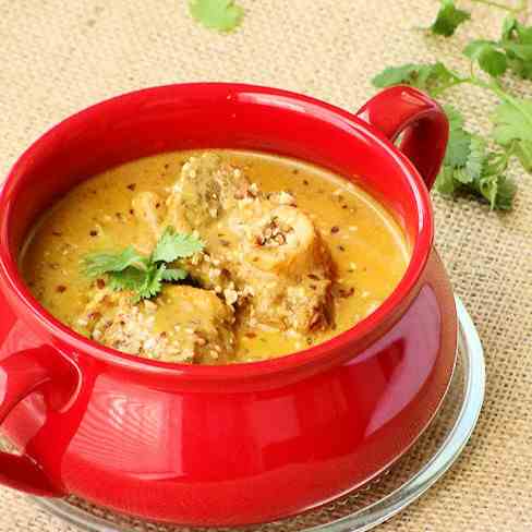 Lamb korma in saffron almond sauce