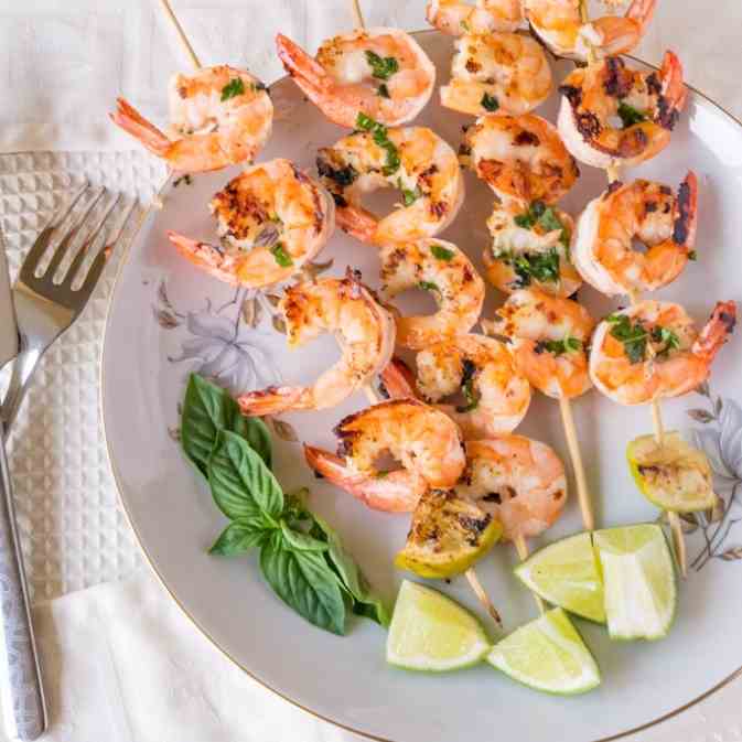 Shrimp skewers with ginger, lime and basil