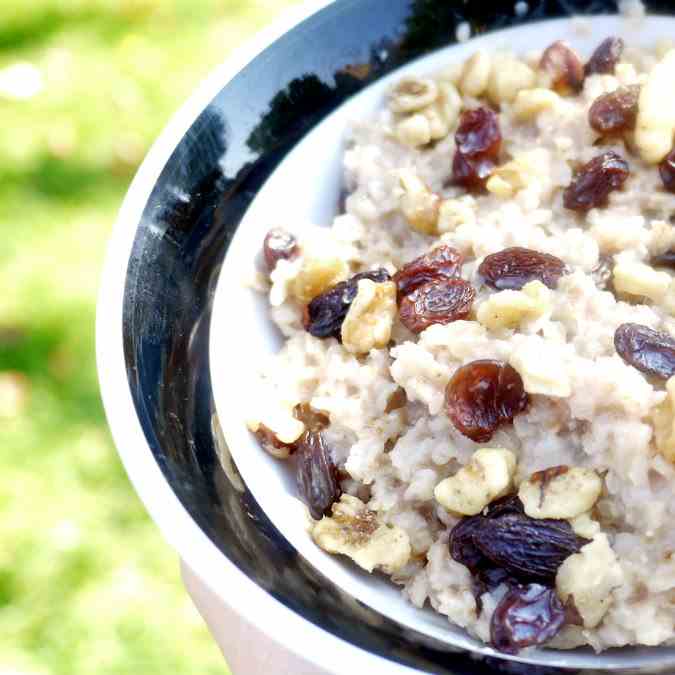 Breakfast Oatmeal with Raisins & Walnuts