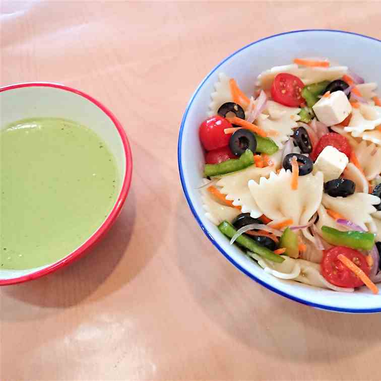 Pasta salad with creamy mint yoghurt sauce