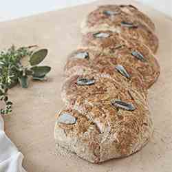 spring onion and thyme bread