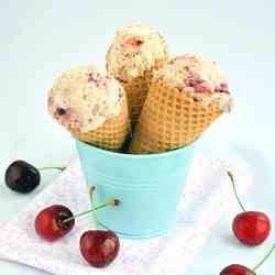 Cherry - yoghurt ice cream