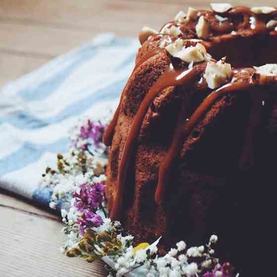 Pumpkin bundt cake - salted caramel sauce