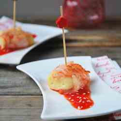 Appetizer with prawns and brie