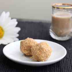 Roasted rice and jaggery snack