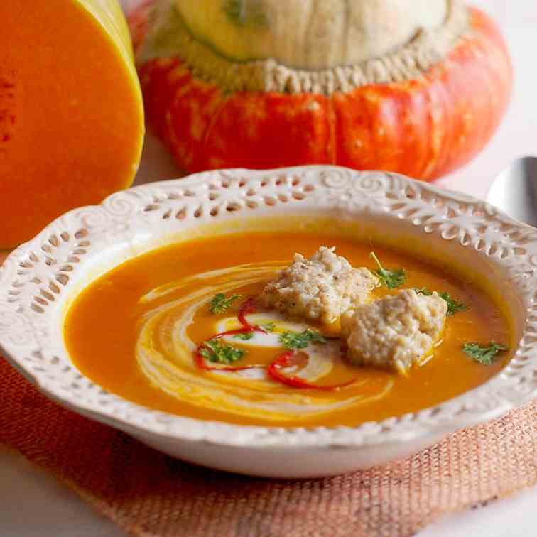 Roasted pumpkin soup with meatballs