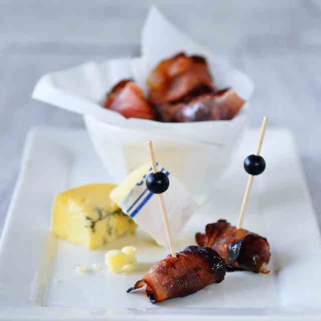 Dates with cheese and bacon
