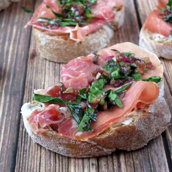 Goat Cheese And Prosciutto Crostini