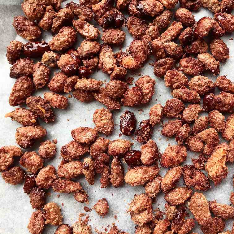 Roasted caramelised almonds