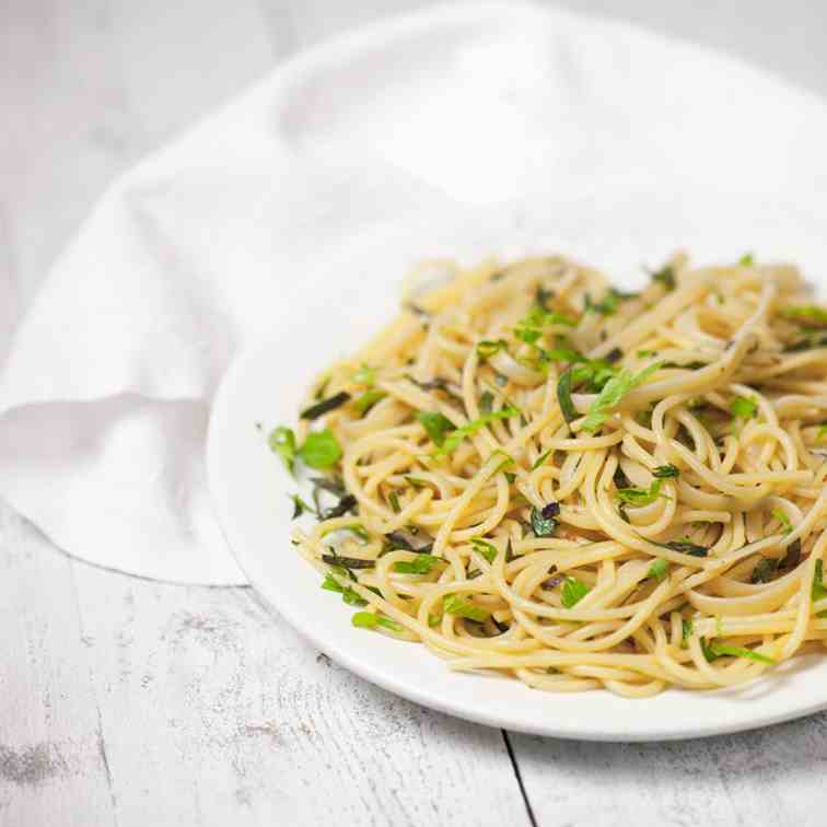 Red pepper flakes and garlic spaghetti