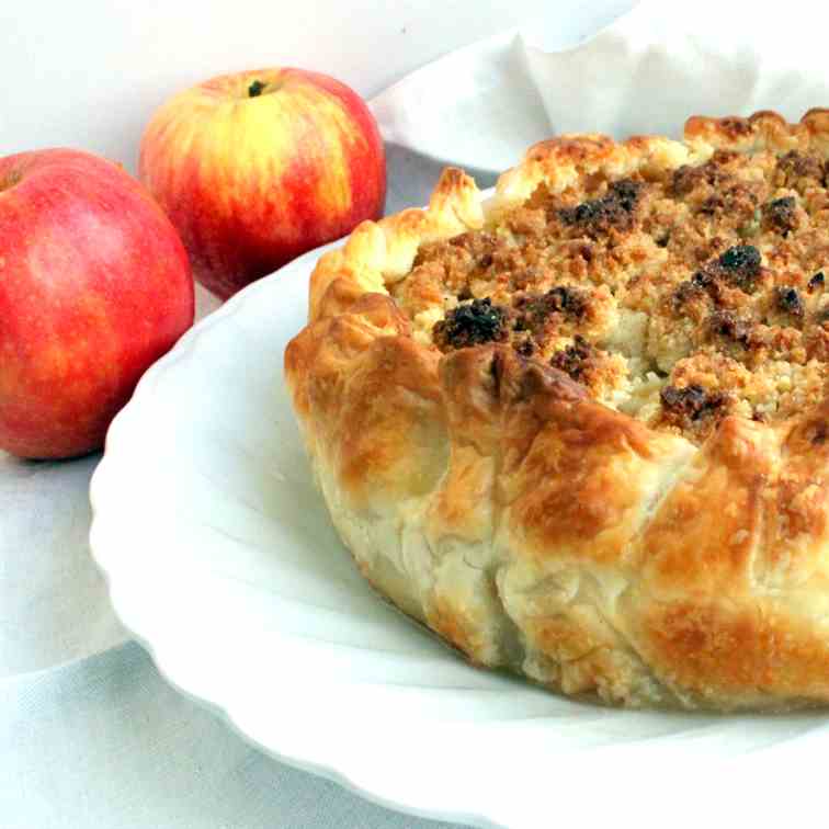 Galette aux Pommes with Streusel