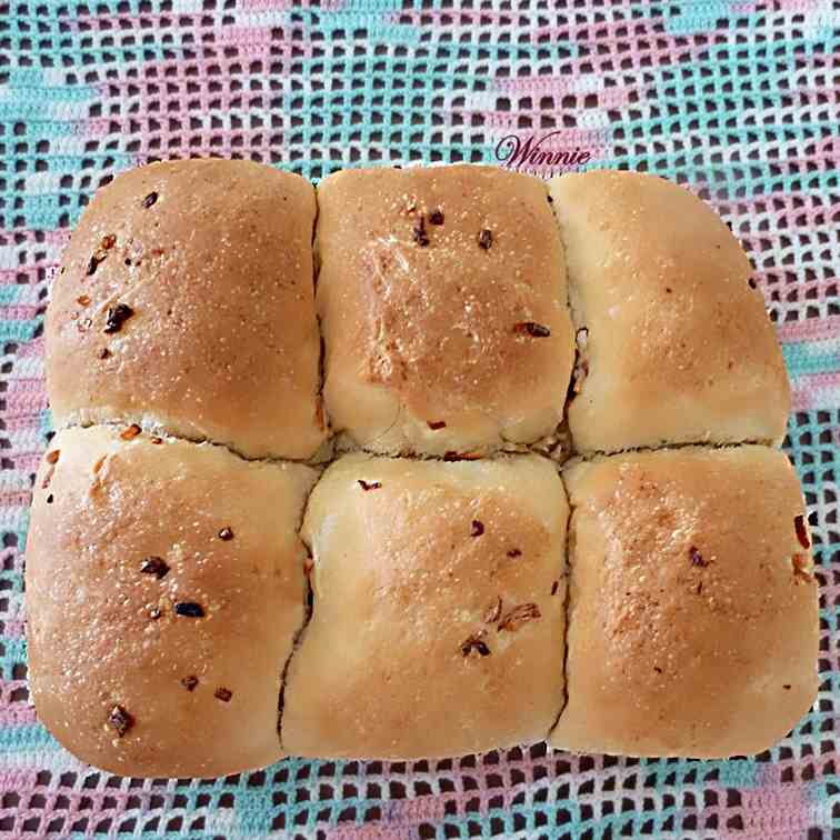 Garlic dinner rolls