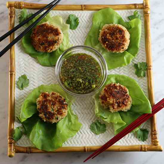 Crab cakes with Asian dipping sauce