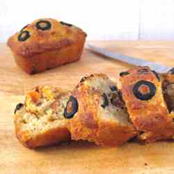 Black olive & sun-dried tomato loaves