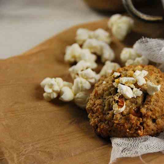 Popcorn and dulce de leche cookies