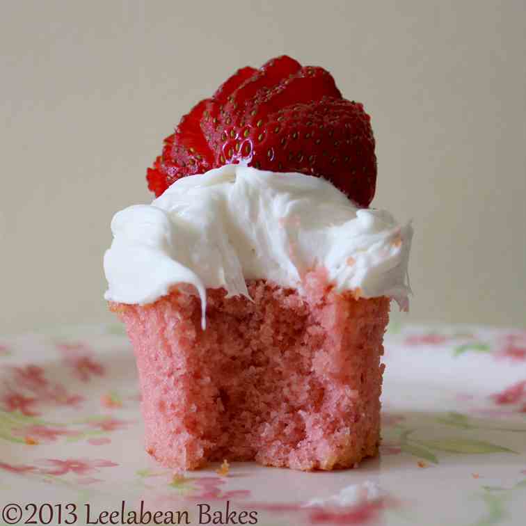 Berry-licious Strawberry Cake