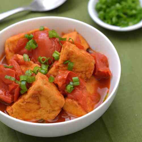 Fried Tofu in Tomato Sauce